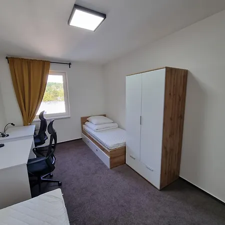 Kampus Poruba מלון *